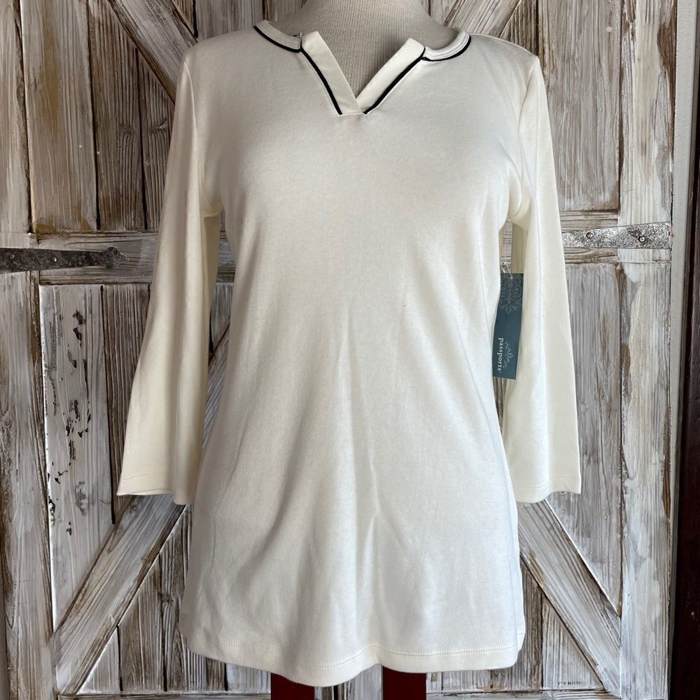 NWT Passports V Neck Long Sleeve Top Size M